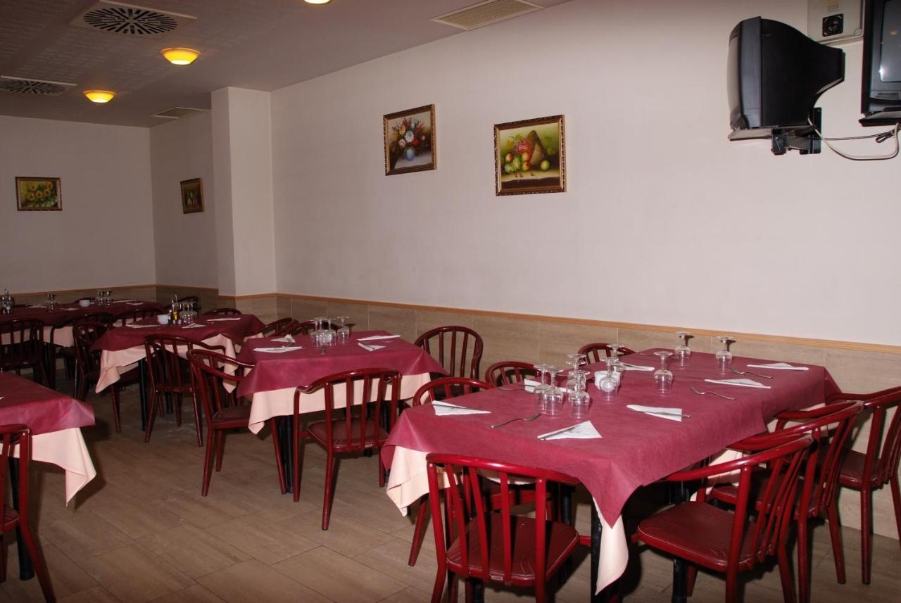 Hostal Restaurante Baraka Alagón 外观 照片