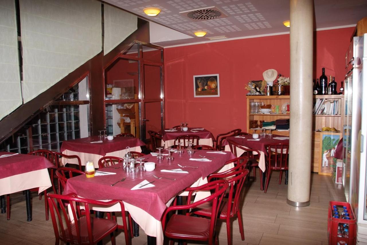 Hostal Restaurante Baraka Alagón 外观 照片